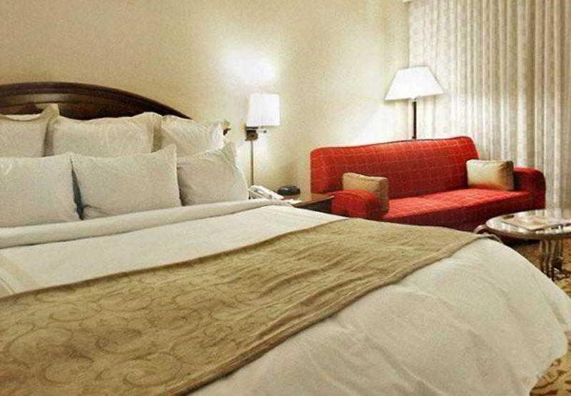 Hotel Courtyard By Marriott Pueblo Exterior foto